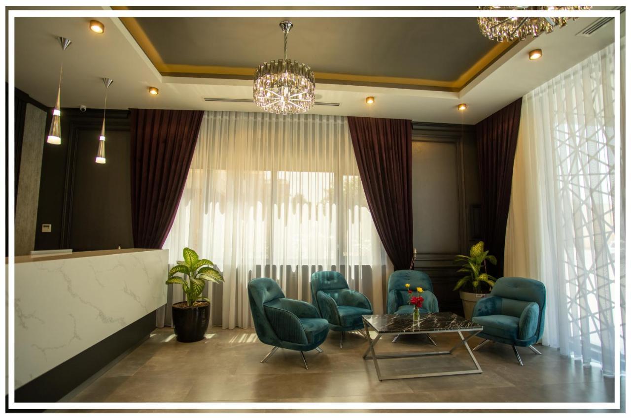VIS Palm Hotel Ganja Bagian luar foto