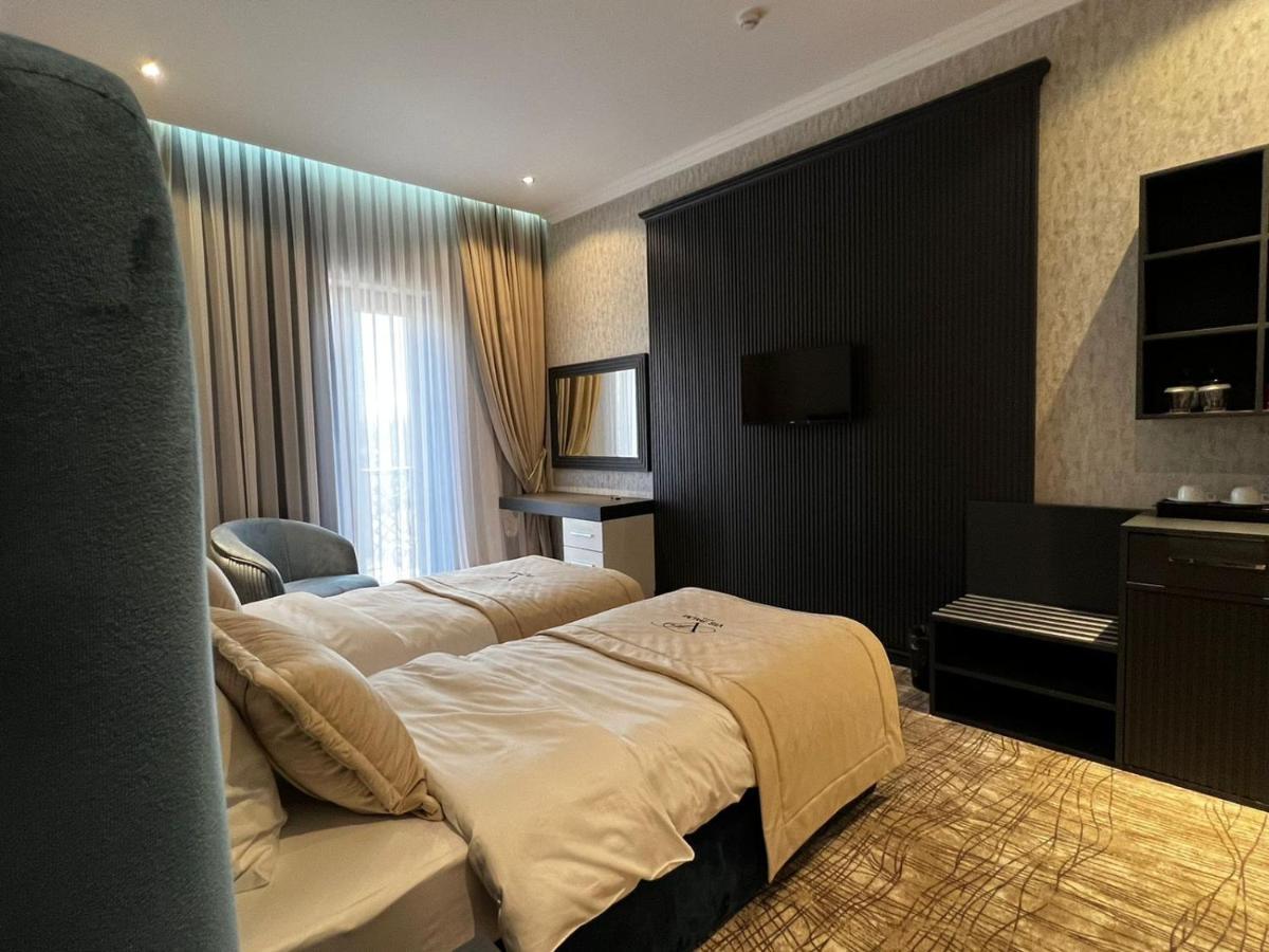VIS Palm Hotel Ganja Bagian luar foto
